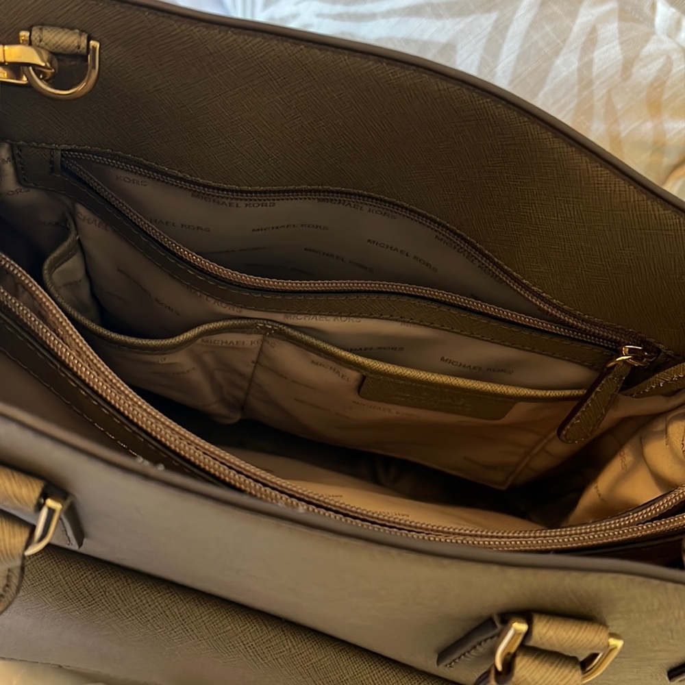 Michael Kors Bag - Picture 3 of 9